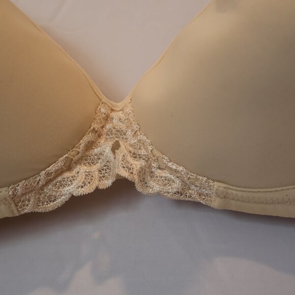 Set of Bras - Picture 2 of 8